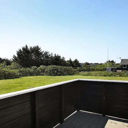 Three-bedroom Holiday In 10 Løkken